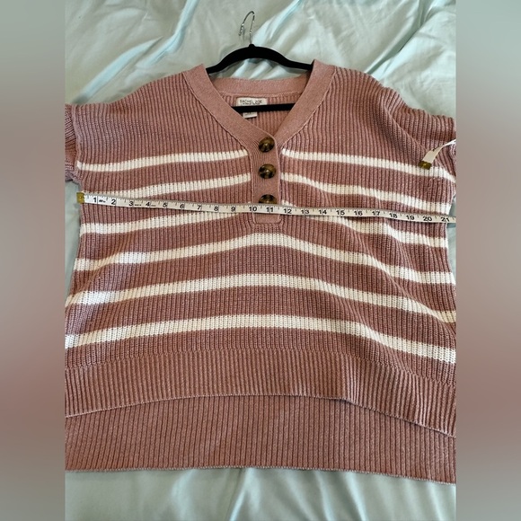 Rachel Zoe Medium Dusty Rose Striped V Neck. Longsleeve. Three Button Pullover. - Picture 5 of 9